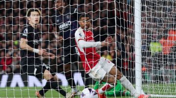 Babak aksi perlawanan Liga Perdana Inggeris di antara Arsenal dan Luton Town di Stadium Emirates di London. — Gambar AFP