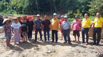 Harden (tujuh kiba) begulai enggau ejensi pengaga sereta peranak genturung tauka tumpuk pendiau maya ngabas pemansang projek ngaga Jematan Konkrit meraka Sungai Undop di Kampung Sebujok, Undop, Sri Aman ditu, apin lama.