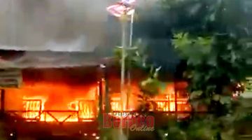 MUSNAH: Kedai makan lokasi persinggahan pengguna jalan raya yang menuju ke Kota Kinabalu, Keningau dan Tawau musnah terbakar.