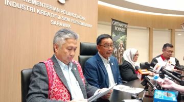 Abdul Karim disempulang Snowdan (kiba) nerangka pekara ke patut diadu dikena ngelakuka produk dagang temuai Sarawak nyerumba aum pengarang berita IMEX Frankfurt 2024 ditu, kemari.