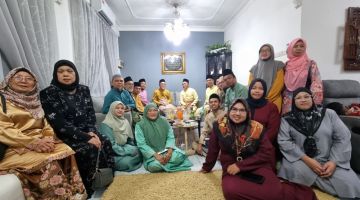 Dr Annuar ketika Program Berjarah Raya Di Kampung-Kampung anjuran JKKK Desa Kemuyang, malam tadi.