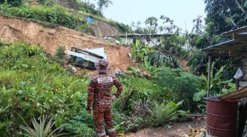 Keadaan runtuhan yang berlaku di sebuah rumah di kawasan  Serau Lijan, Julau.