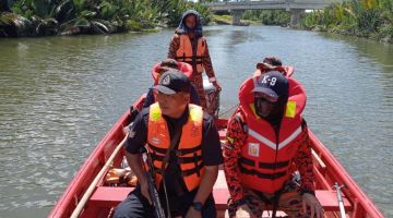 Pasukan SAR hari ketiga hari ini melakukan rondaan di sepanjang Sungai Rayu sehingga Feri Rambungan. - Gambar JBPM