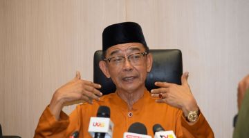 Abdul Karim pada sidang media semasa Majlis Ramah-Tamah Aidilfitri IRSDA hari ini. Gambar Roystein Emmor