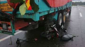 Keadaan motosikal yang ditunggang mangsa selepas terlibat dalam kemalangan terbabit.