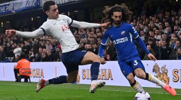 Sebahagian daripada babak-babak aksi perlawanan Liga Perdana Inggeris di antara Chelsea dan Tottenham Hotspur di Stamford Bridge di London. Tottenham menang 2-0. — Gambar AFP