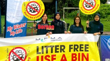 KEMPEN: Ahli MPMA Cawangan Sabah yang bertugas sempena Kempen Anti Sampah.