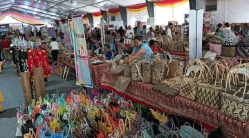 Antara produk usahawan Wellbest yang ditawarkan pada Karnival Wellbest Sarawak 2024 di Dataran Bandar Sibu Fasa 2 bermula hari ini hingga Ahad ini.