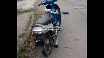 DITINGGALKAN: Motosikal dan pisau (bawah) milik suspek ditinggalkan di Jalan Taman Permai Jaya, Bandar Baharu Permyjaya di Miri petang kelmarin.