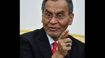 Dr Dzulkefly semasa sidang media selepas mengadakan perjumpaan dengan para petugas rombongan perubatan haji 1440H/2019M di Kementerian Kesihatan hari ini. - Gambar Bernama 