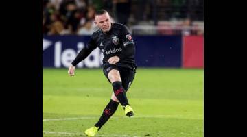 BERALIH BIDANG:  Rooney melihat Derby sebagai peluang terbaik untuk menimba pengalaman sebagai jurulatih sebelum menamatkan karier selaku pemain. — Gambar AFP 
