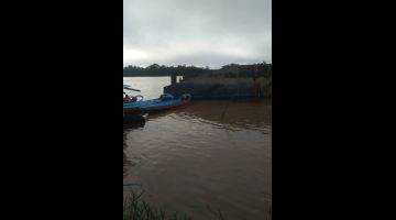 Kawasan dimana kapal dengan muatan pasir dilaporkan tenggelam dengan dua pekerja masih hilang.